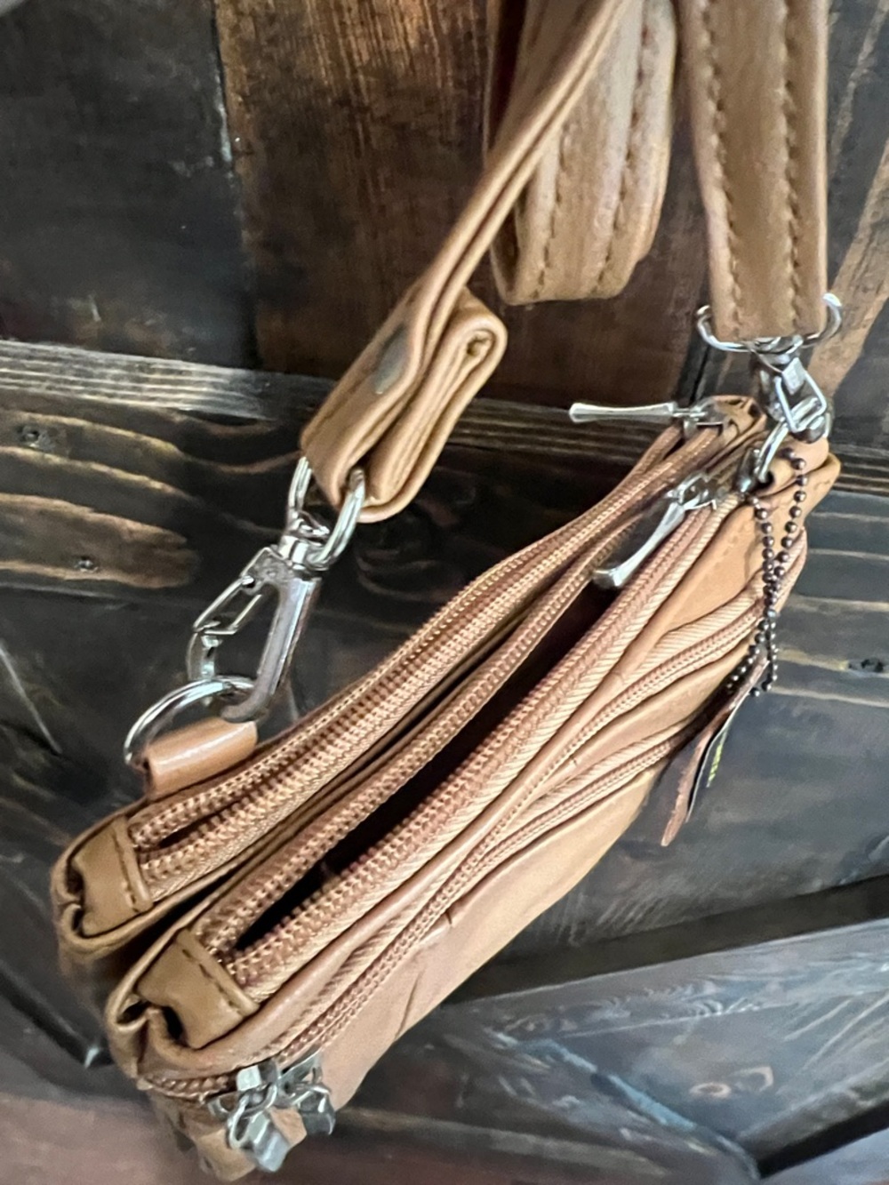 Genuine Leather Women's Crossbody Bag in Tan – Classic Everyday Style - Picture 3 of 3